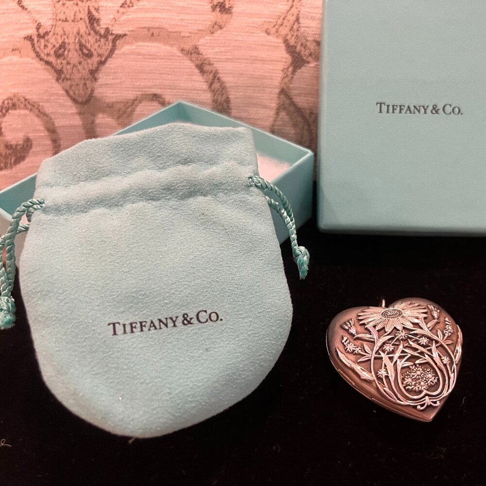 TIFFANY & CO. Large ZIEGFELD HEART and Daisy Locket Pendant in Sterling Silver